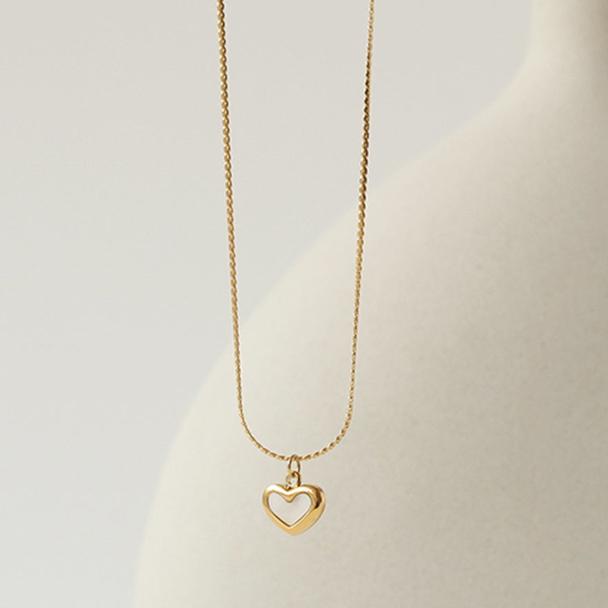 White Shell Heart Pendant Necklace
