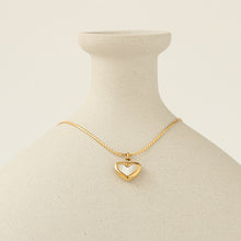 Load image into Gallery viewer, White Shell Heart Pendant Necklace
