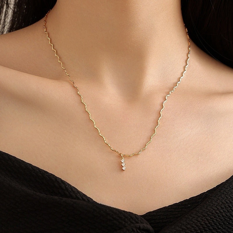 Exquisite Rhinestone Wavy Pendant Necklace