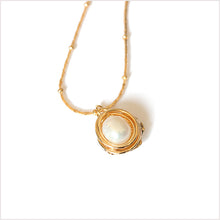 Load image into Gallery viewer, Baroque Pearl Shell Necklace
