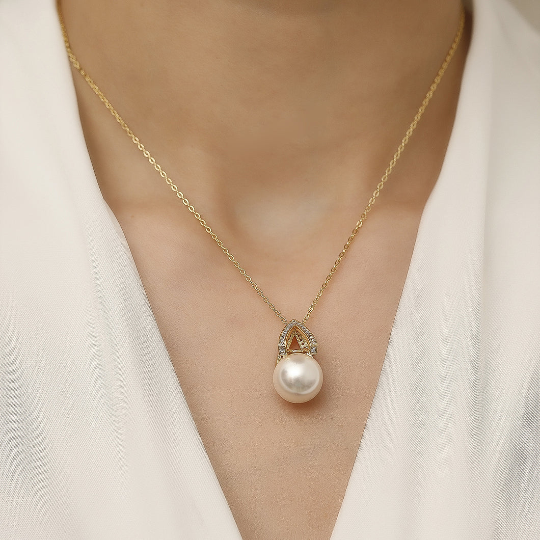 Diamond-Studded Pearl Necklace