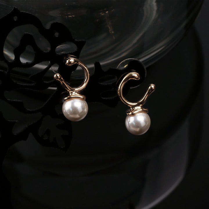 French Sleek Hoop Pearl Earrings