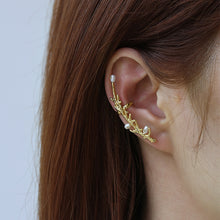 Load image into Gallery viewer, Pearl Bead Twig Ear Cuff

