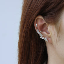 Load image into Gallery viewer, Pearl Bead Twig Ear Cuff
