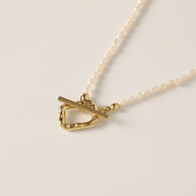 Load image into Gallery viewer, Toggle Pendant Pearl Necklace
